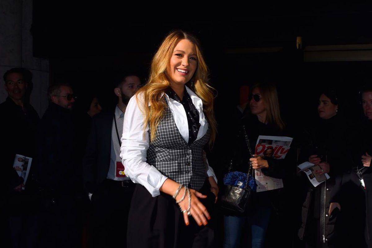 Blake Lively A St Rnit Controverse Cu Fotografia Prin Care Ar Ta C A