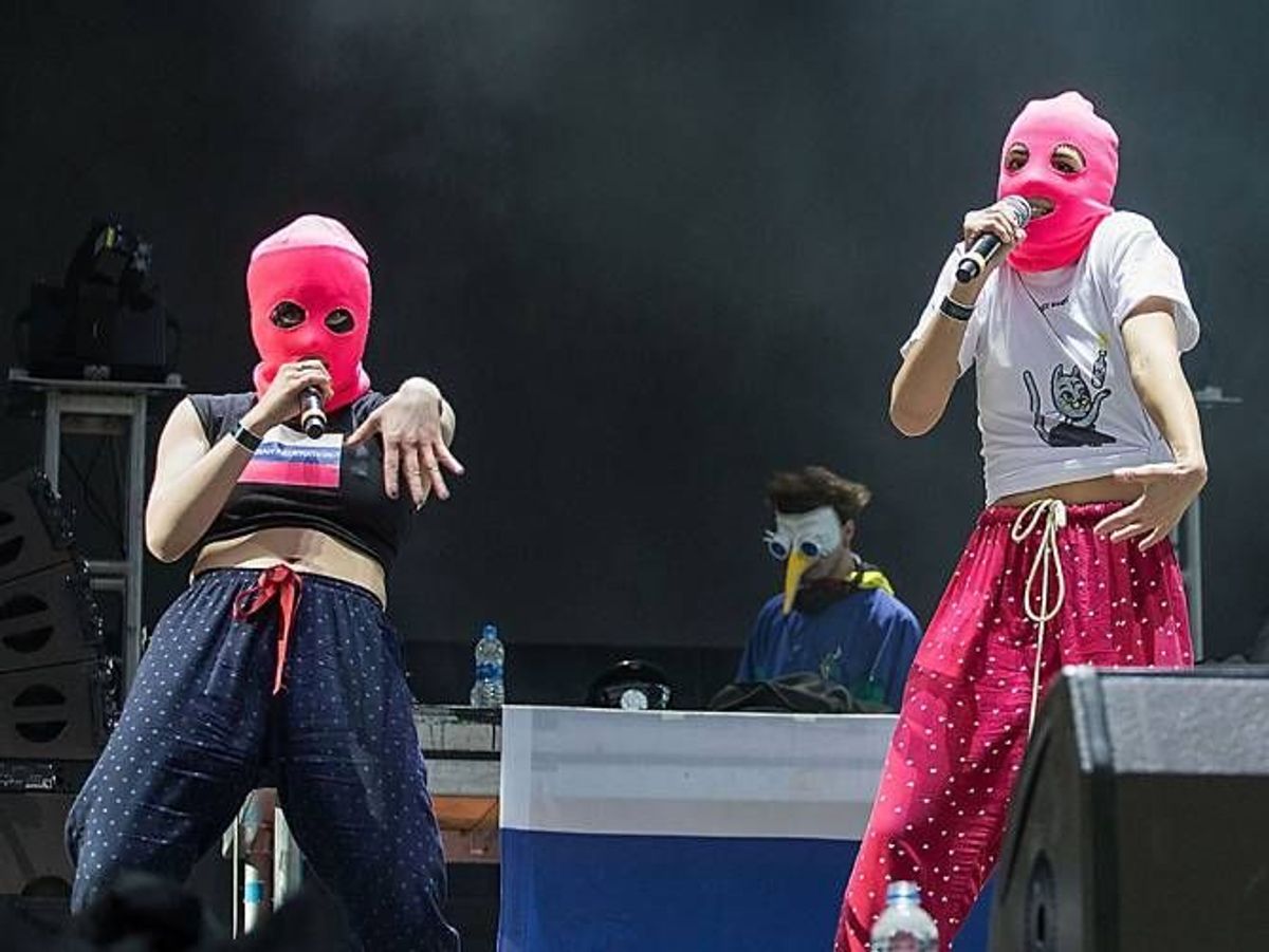 Un Activist Afiliat Trupei Pussy Riot Spitalizat Sub Suspiciunea De