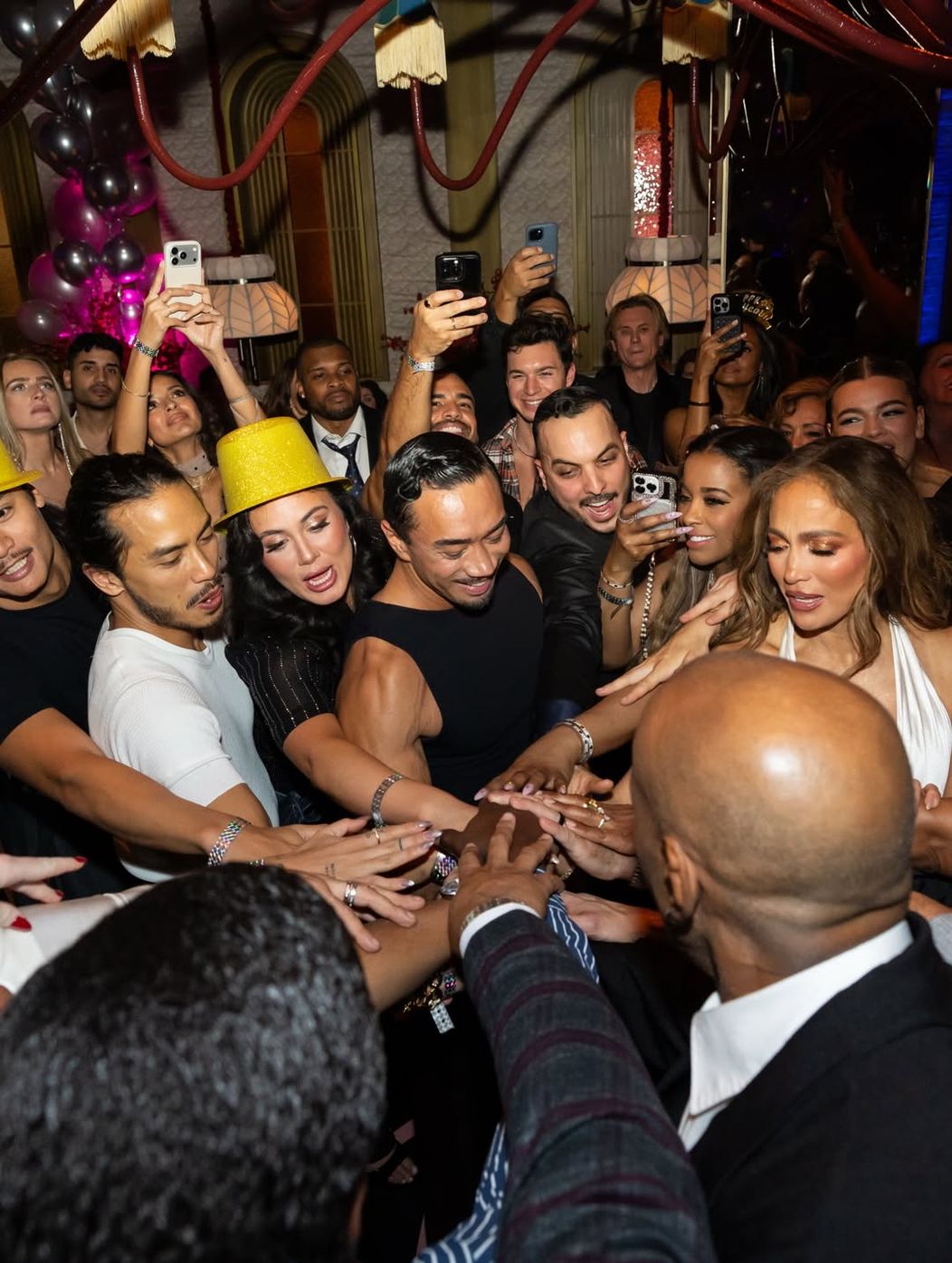 Nothing like ringing in 2026 with my coconuts on stage and being surrounded by the people that I (5)