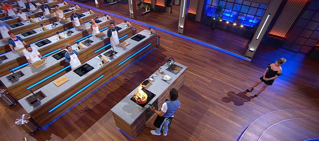 Chef Florin Dumitrescu face o demonstrație incendiară, în platoul MasterChef. Gătește, la foc deschis, o rețetă simplă, dar spectaculoasă wagyu și cunopidă arsă „Mi s-a părut ceva inedit” (1)