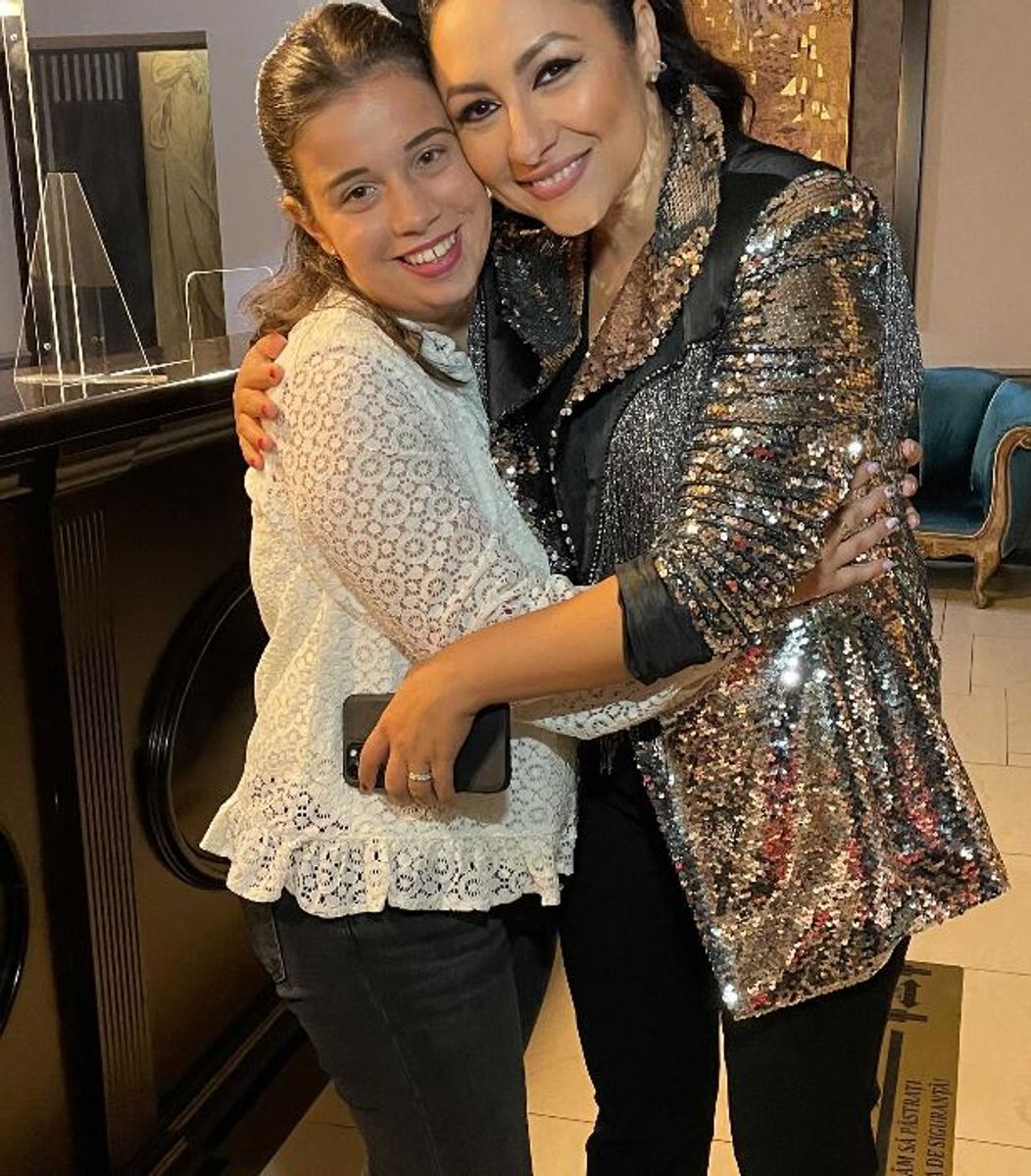 andra si larisasds