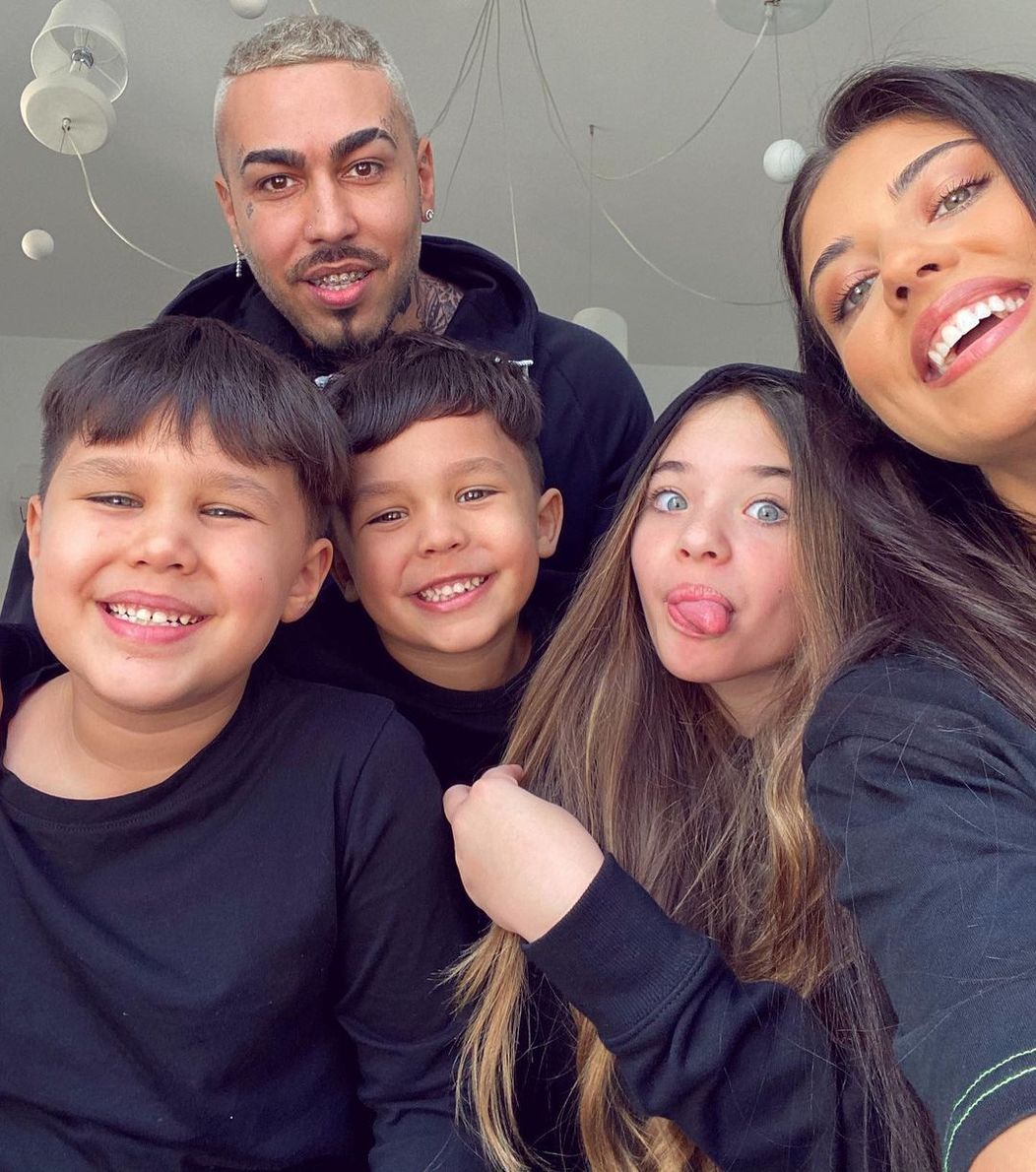 famillia-antonia-velea