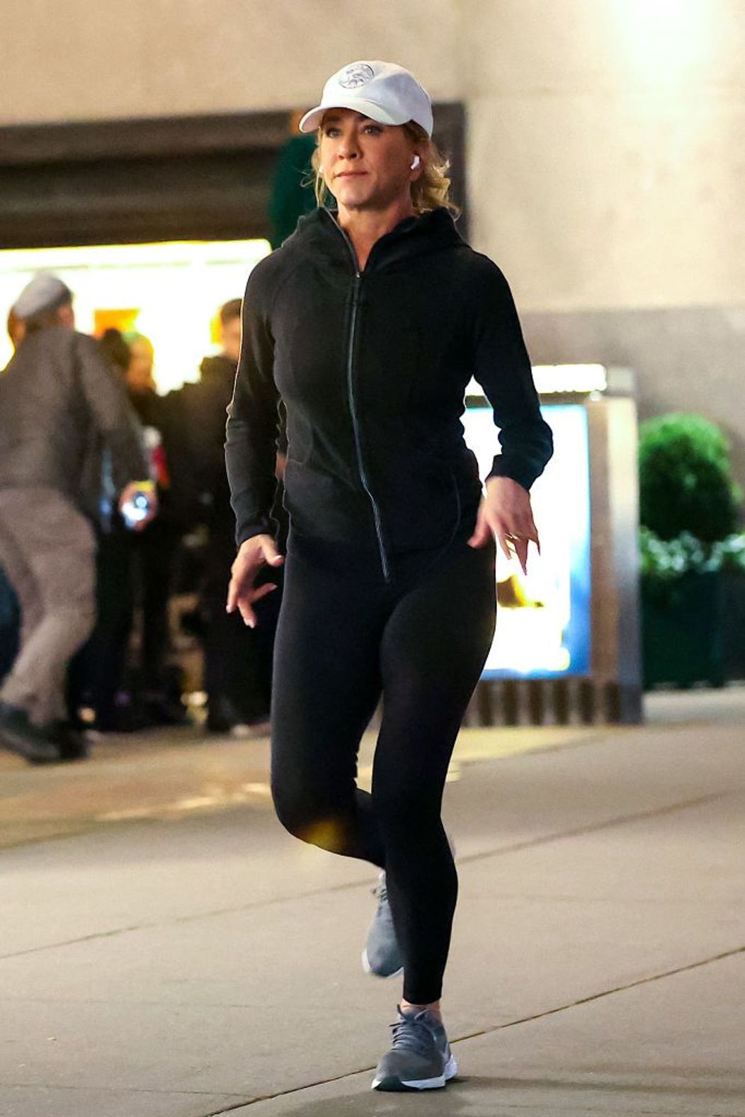 Jennifer Aniston aleargă