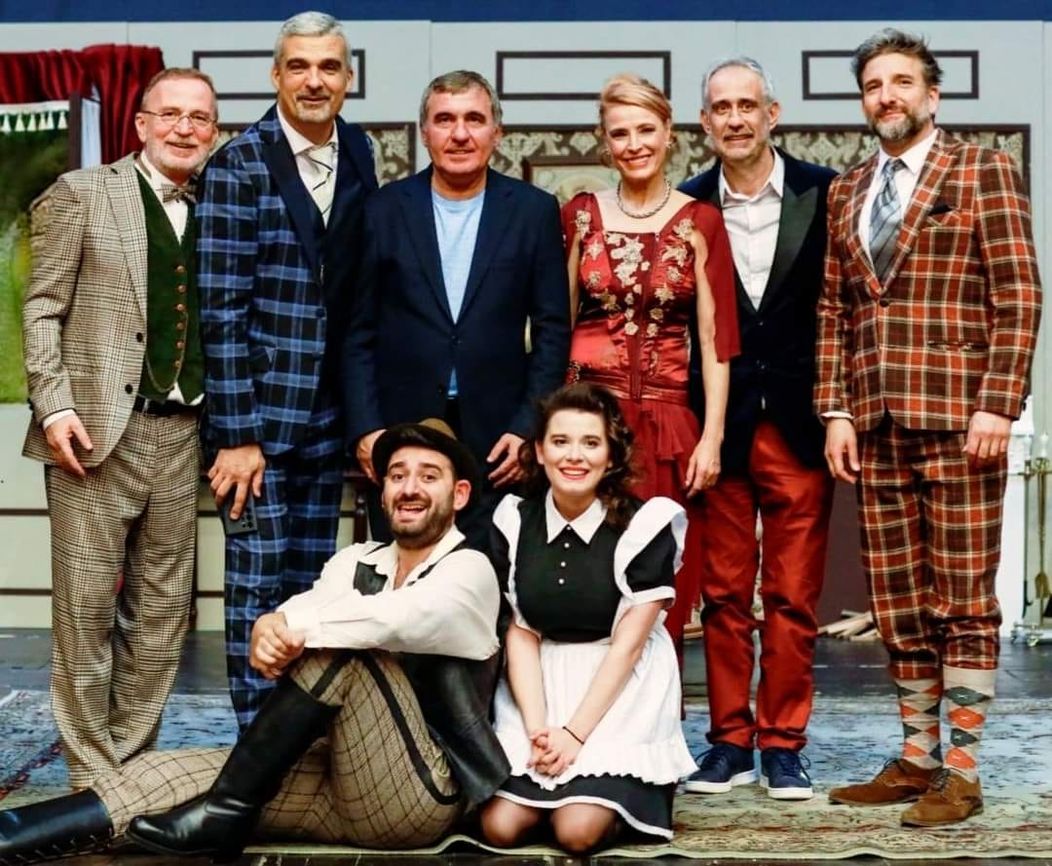 gica pe scena