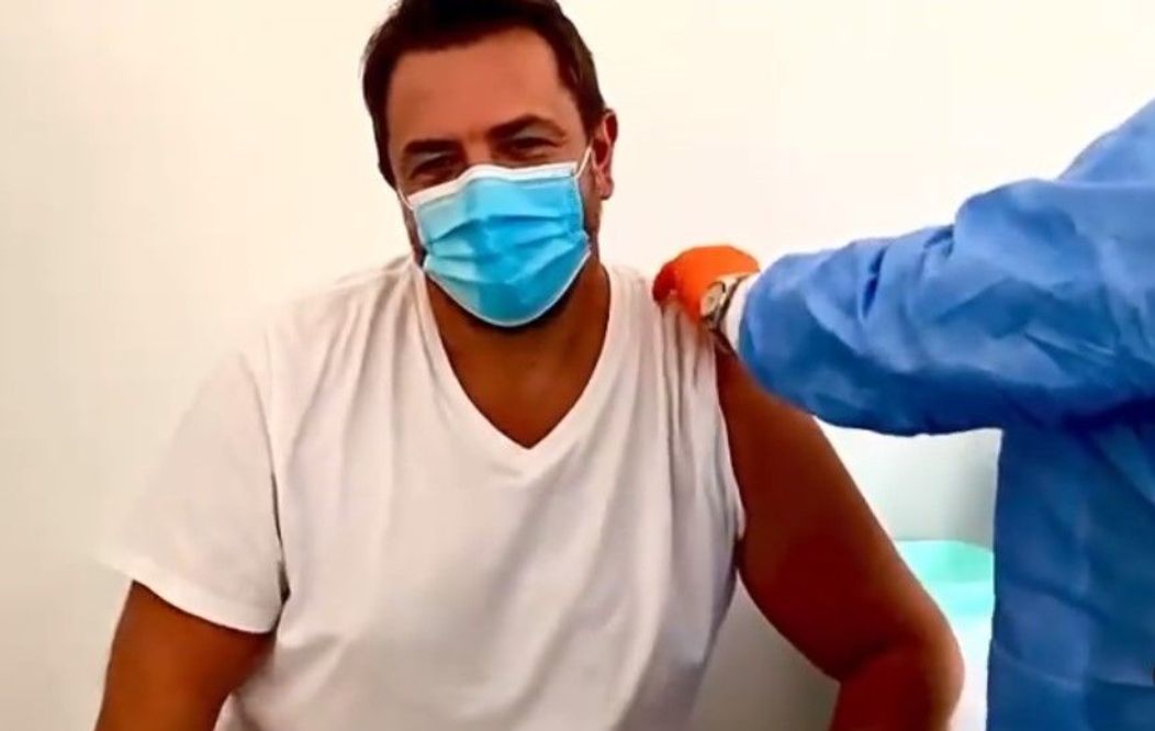 Horia Brenciu s-a vaccinat anti-Covid și a stârnit controverse în mediul online. Reacția artistului