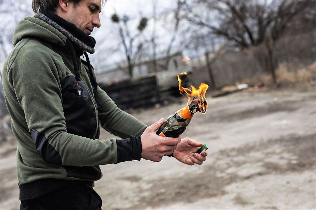 Cocktail Molotov, testat de un bărbat