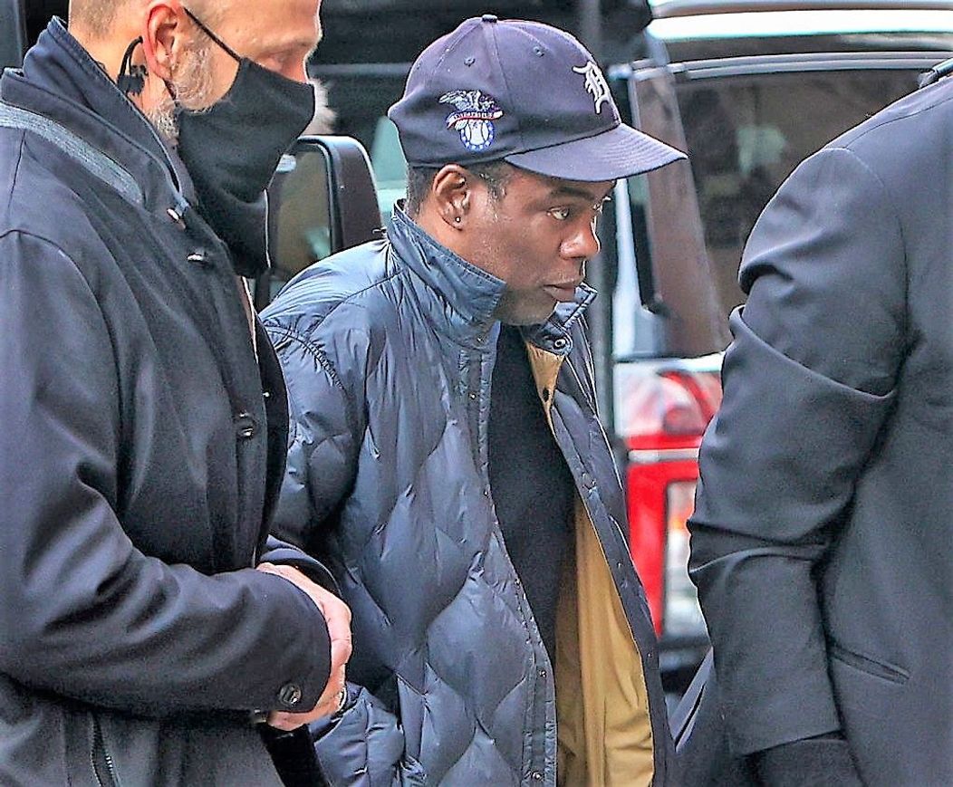 Chris Rock surprins pe stradă, în Boston, înaintea show-ului său de stand-up comedy