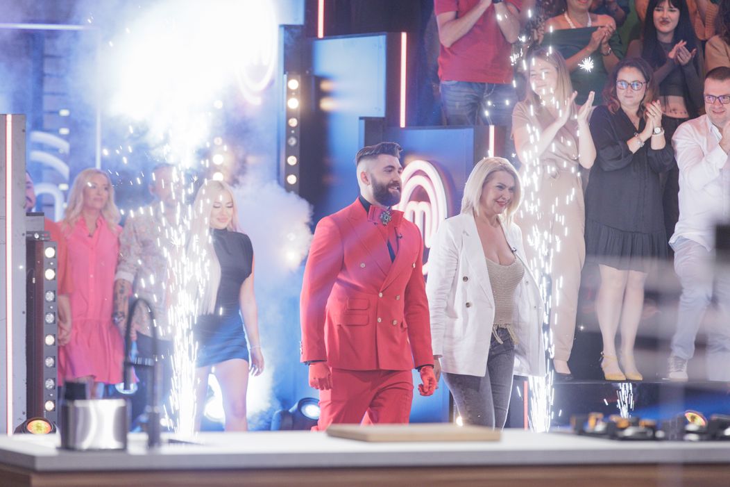 Finala MasterChef, 11 decembrie 2024. Finaliștii intră în bucătăria MasterChef, pregătiți să lupte pentru marele trofeu. Cei trei concurenți sunt copleșiți d (4)