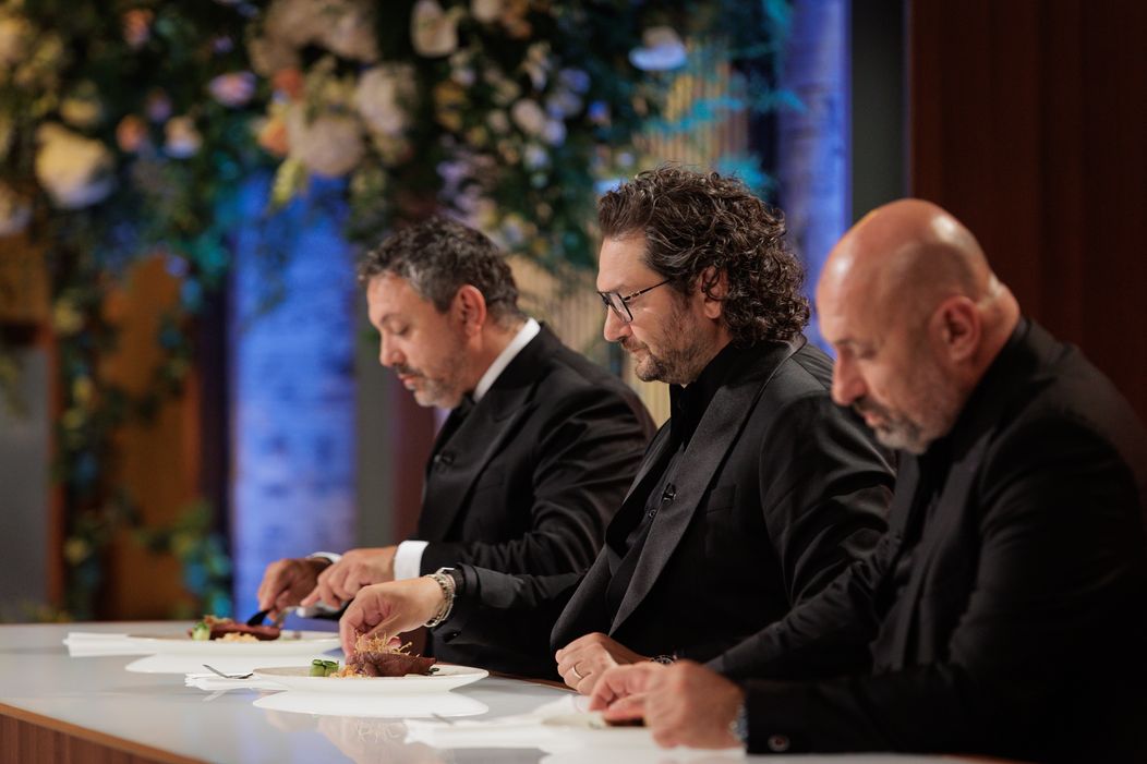 Finala MasterChef România, 16 decembrie 2025. Cei trei chefi taie în carne vie la degustarea felului principal. Finaliștii au mizat pe preparate riscante, dar MasterChefii sunt atenți la fiecare  (3)