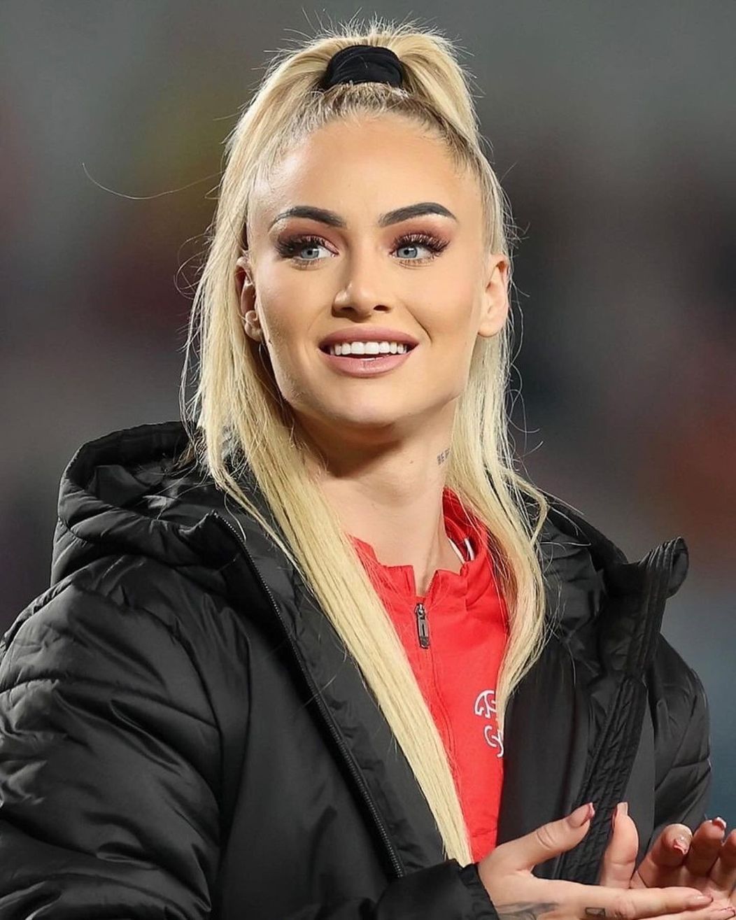 Sígueme para que veas más contenido de Alisha Lehmann⚽ Demuestra tu apoyo como fanático de ella❤