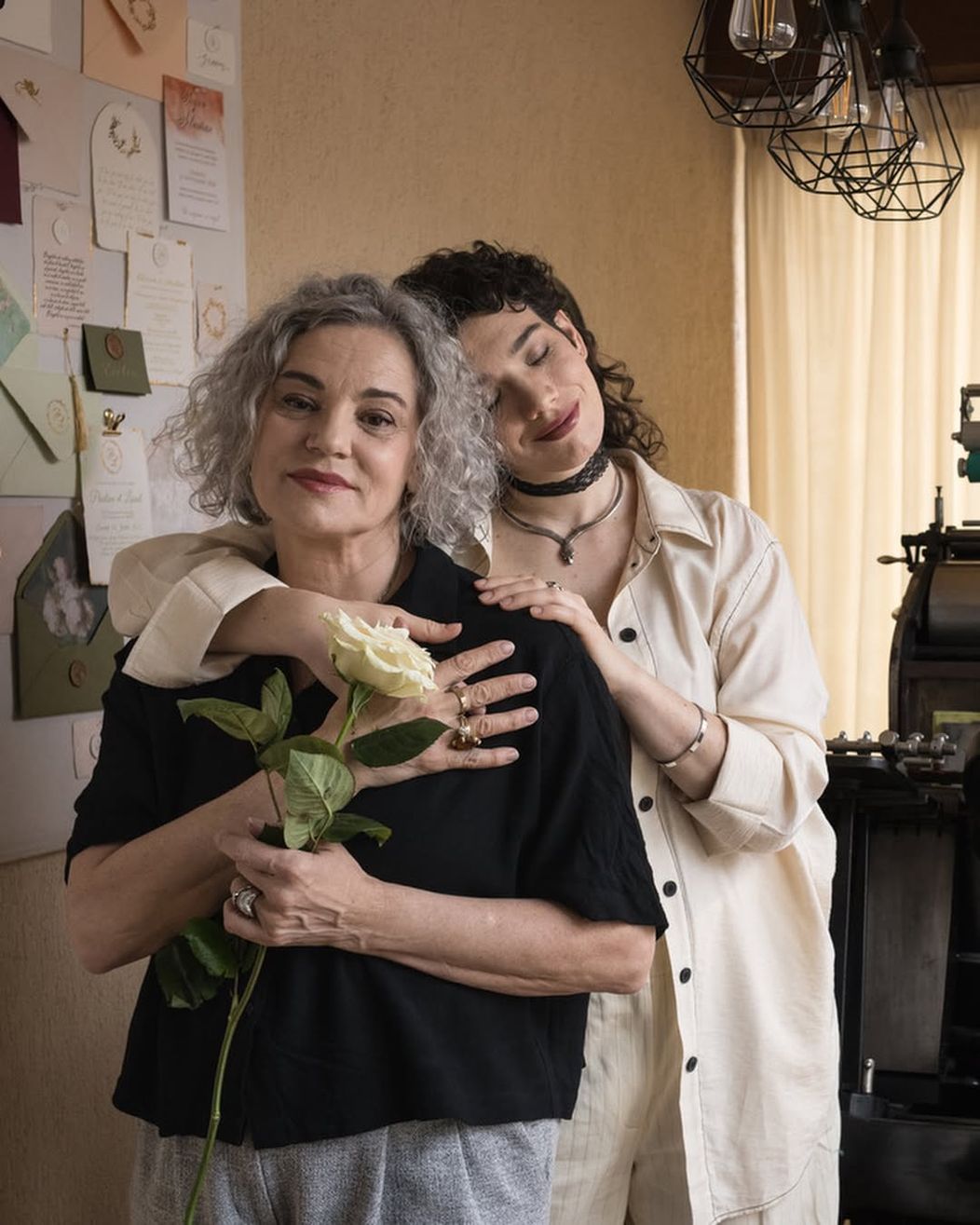 Zilele astea, respectiv de vineri până duminică, la sediul ICR Tokyo va avea loc expoziția lui @cornelbrad, “Timpul florilor”. Evident, eu nu sunt la Tokyo. Nu mai sunt nici măcar în Mexic. Dar hei, asta  (2)