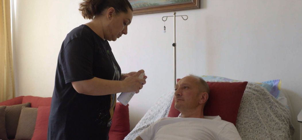 Povestea emoționantă a familiei Covaci. Claudiu a trecut pe lângă moarte, după ce uniforma i-a fost cuprinsă de flăcări „Grefele de piele îi sunt puse direct pe mușchi” (7)