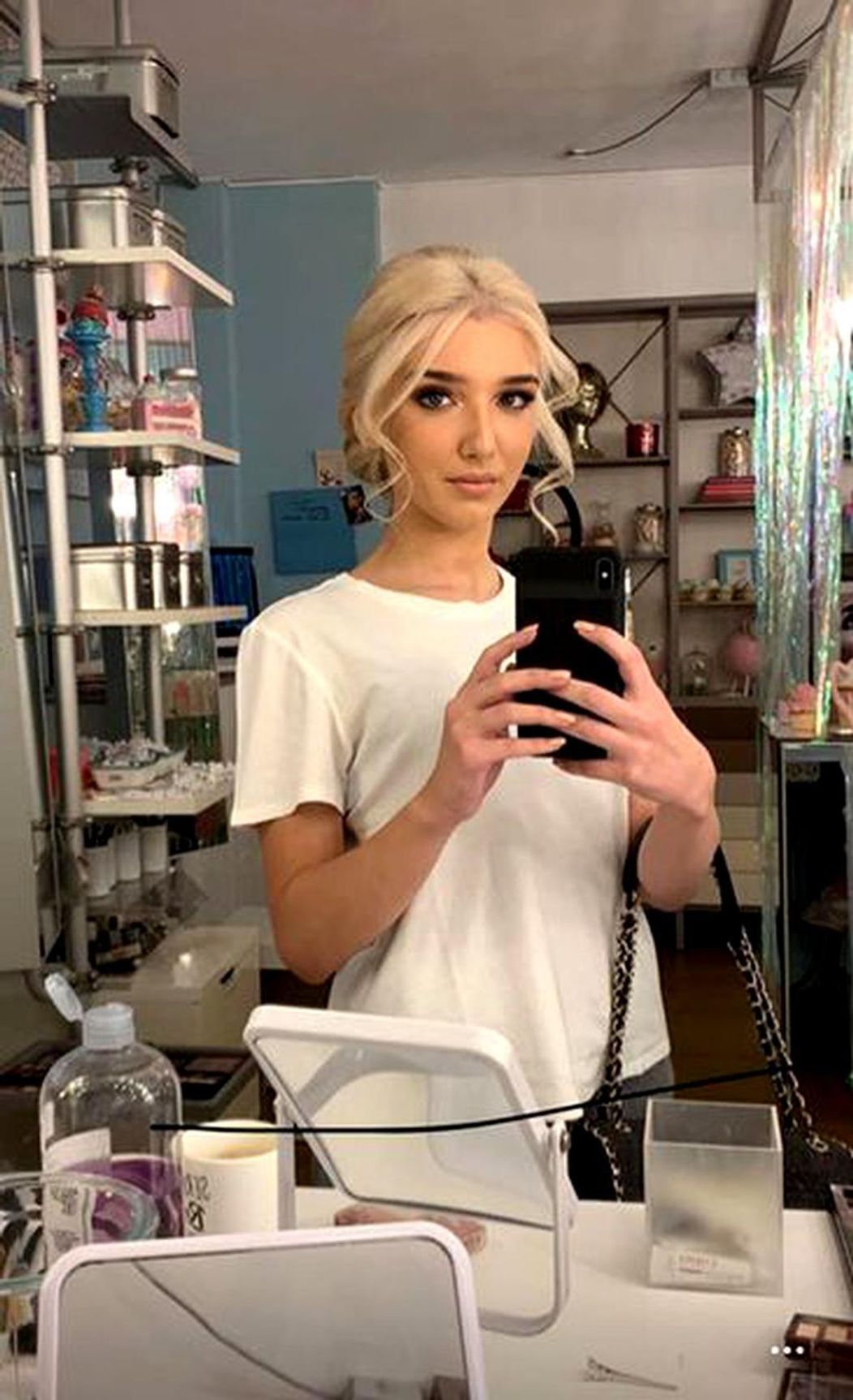 fiica-mijlocie-a-lui-gigi-becali-alexandra-a-fost-a-fost-una-din-cele-mai-frumoase-prezente-la-nunta-surorii-ei-mai-mari.-galerie-foto