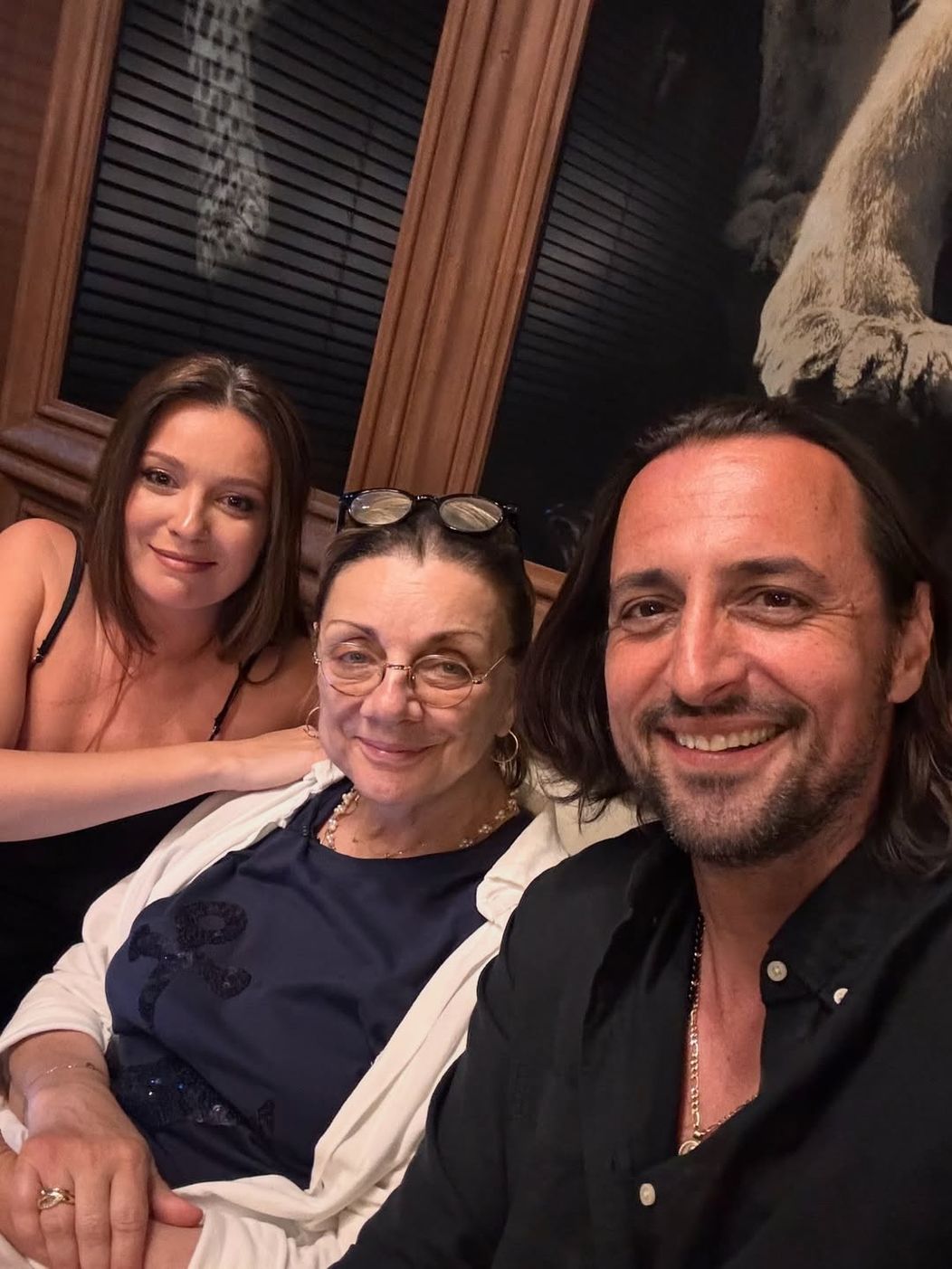 Aseara a fost un moment in care s-au aliniat stelele, si ne-am regasit dupa multi ani, noi , gasca din “INIMA DE TIGAN”🎬❤️. Amintiri frumoase, si poate chiar proiecte noi, cine stie🙏 Multumim @ideamanpr (3)
