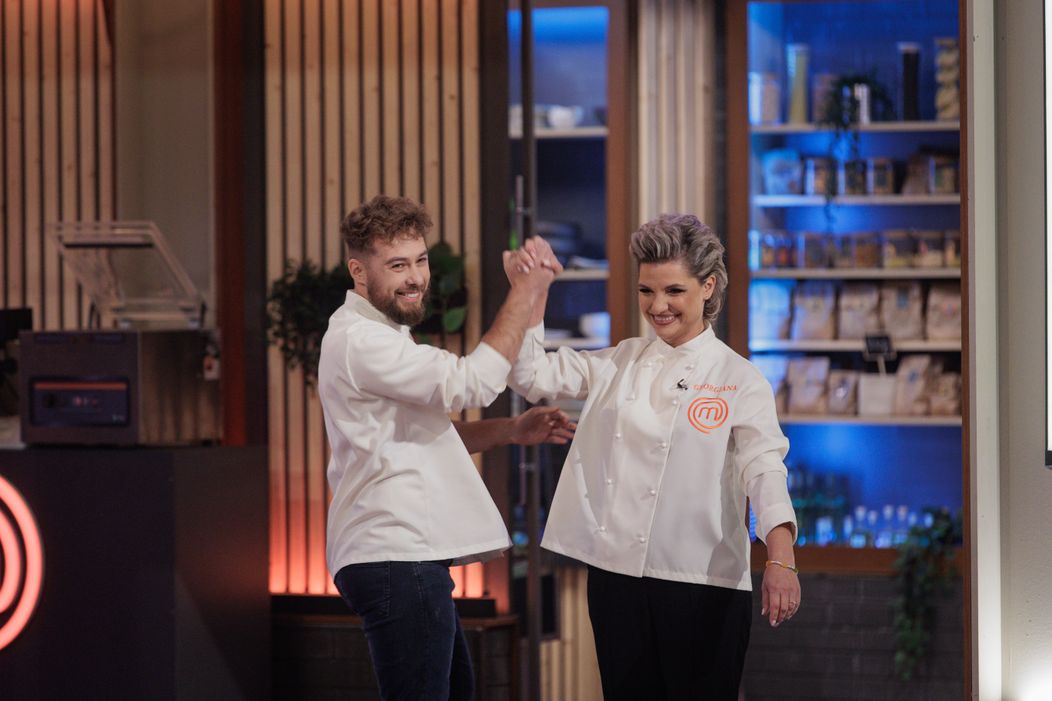 Finala MasterChef, 11 decembrie 2024. Finaliștii intră în bucătăria MasterChef, pregătiți să lupte pentru marele trofeu. Cei trei concurenți sunt copleșiți d (24)