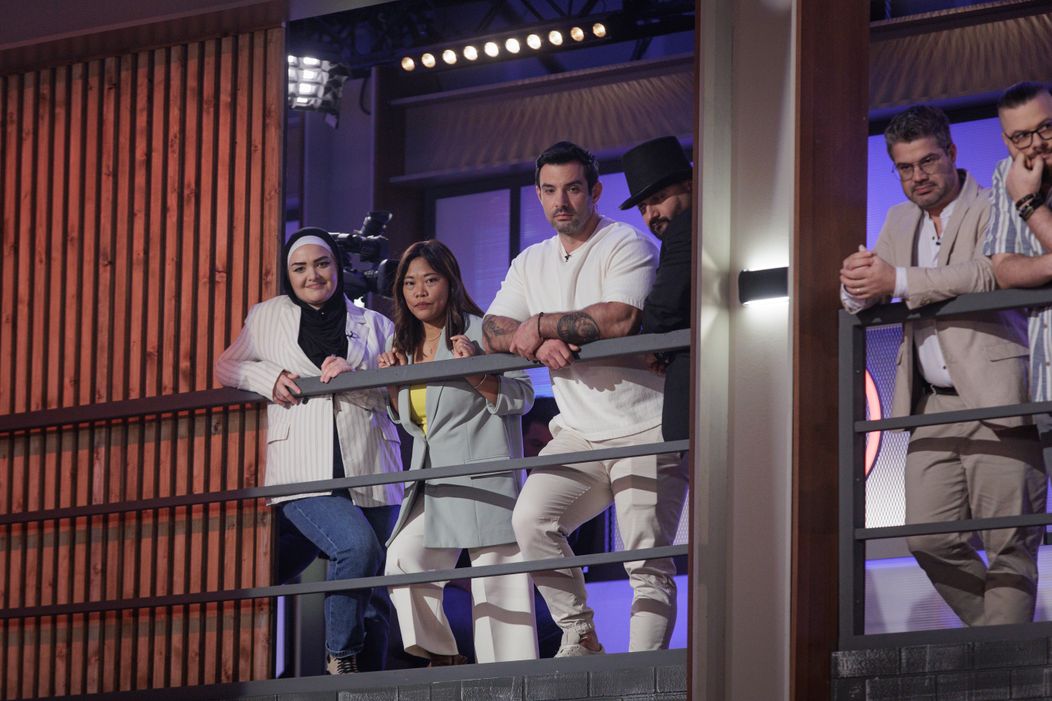 Finala MasterChef, 11 decembrie 2024. Finaliștii intră în bucătăria MasterChef, pregătiți să lupte pentru marele trofeu. Cei trei concurenți sunt copleșiți d (17)