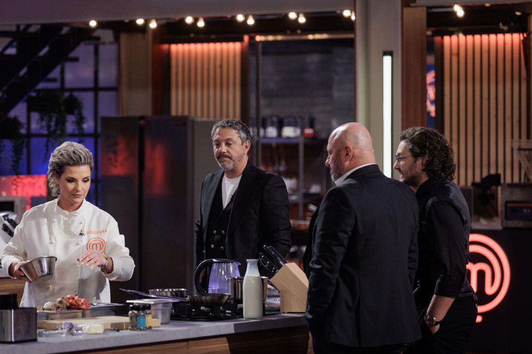 Finala MasterChef, 11 decembrie 2024. Prima probă a finalei a început. Georgiana, Sebi și Gabriel trebuie să pregătească aperitive spectaculoase „Vreau să fie foarte greu să decid. Așa vreau să fie (1)