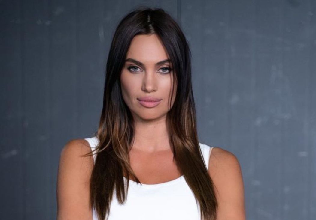 Alina Puscau, Ferma, Ferma. Oraseni vs. sateni, violenta, barbati violenti, familie, fotomodel