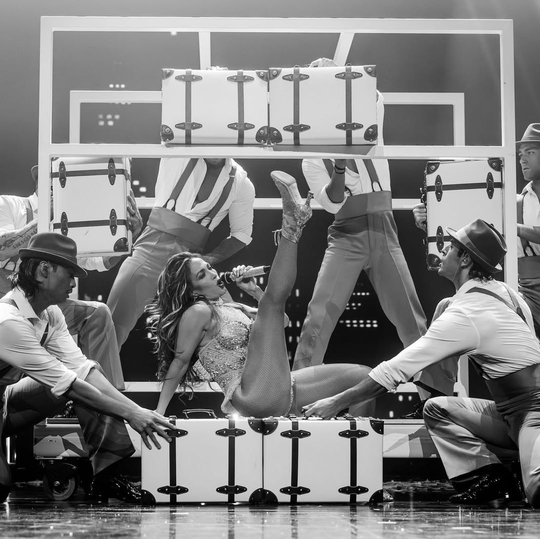 Last show tonight. Full heart. 🌟To my band, my crew, my dancers, and every single fan who was p (6)