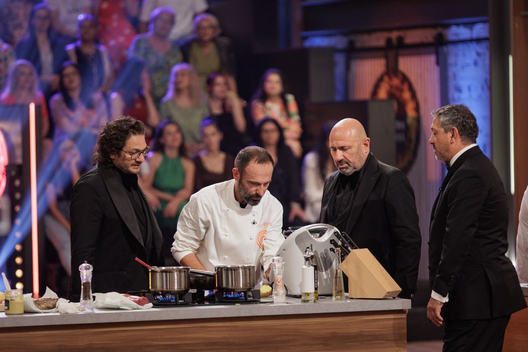 Finala MasterChef România, 16 decembrie 2025. Proba felului principal le-a dat mari bătăi de cap concurenților. Preparatul lui Florentin Drăgoiu le-a atras încă din prima clipă atenția chefilor,  (11)