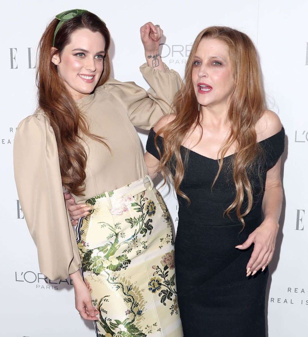 Riley Keough, nepoata lui Elvis Presely, are o meserie rară: moașă pentru moarte