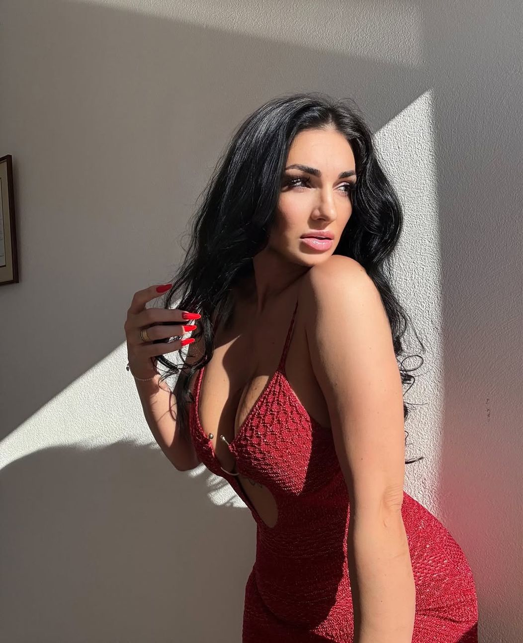 Februarie e despre iubire, dar încep cu mine   #selflove #sunkissed #reddress