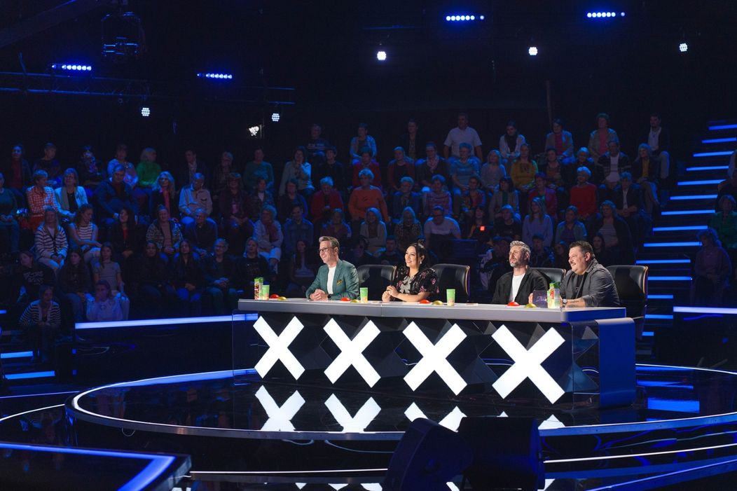 thumbnail_juriul Romanii au talent