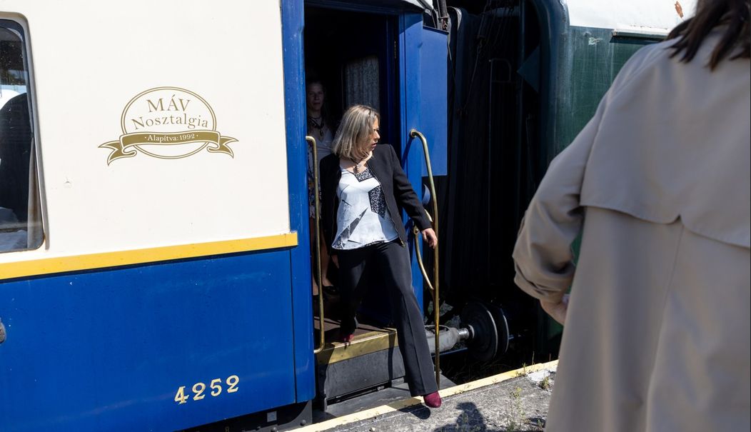 tradatorii tren 4