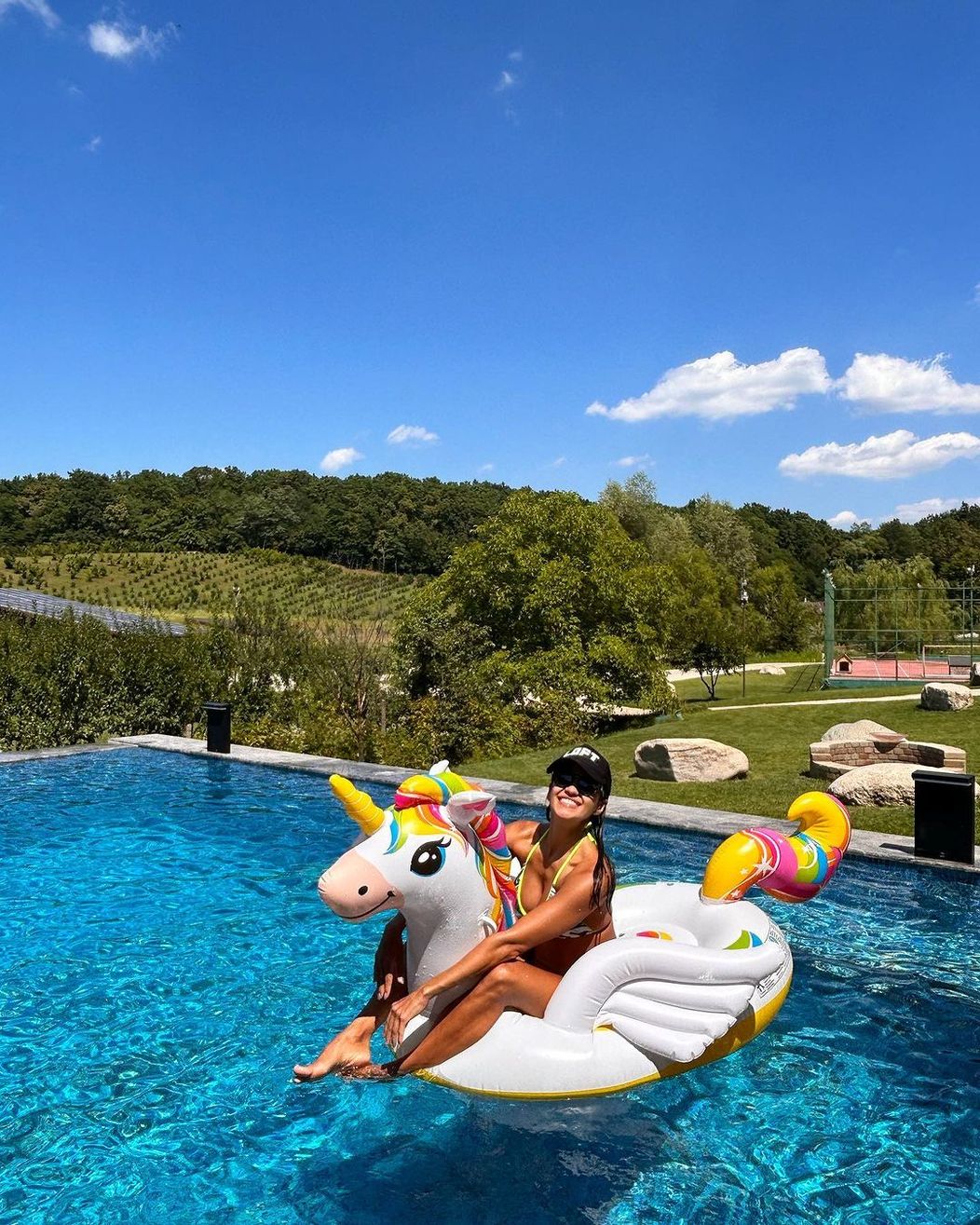 Lucianna Vagneti la piscină 