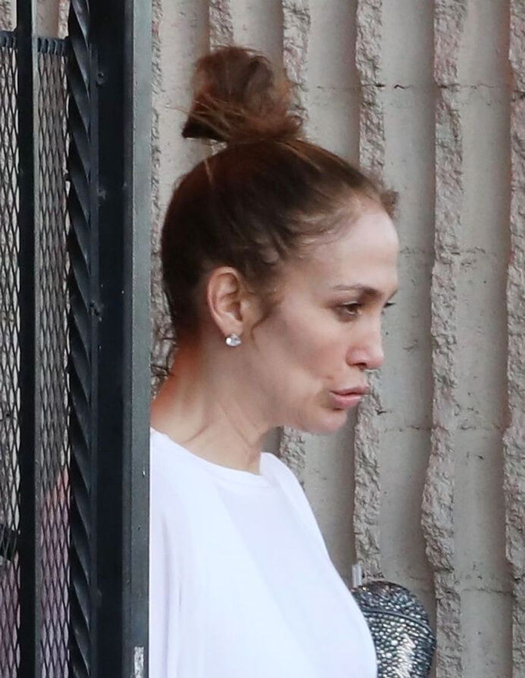 jennifer-lopez-surprinsa-cu-garda-jos-cum-arata-vedeta-necoafata-si-nearanjata_4
