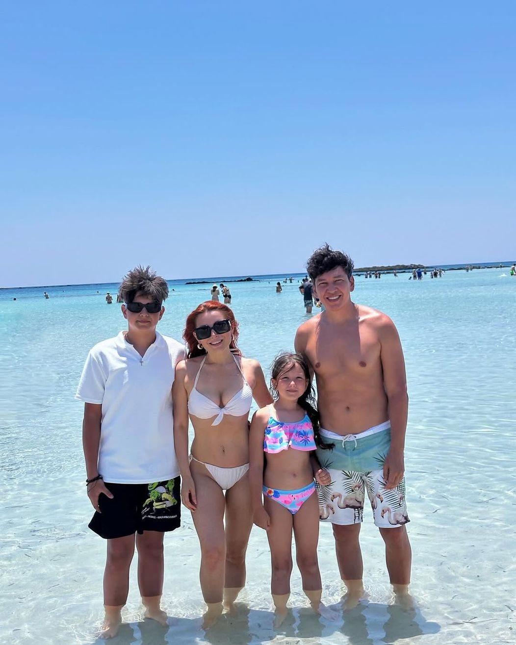Astazi am descoperit una dintre cele mai spectaculoase plaje din Grecia- Elafonissi. Nisipul fin, presărat cu particule coraline zdrobite, creează un contrast uluitor cu albastrul cristalin al mării. Am f (1)