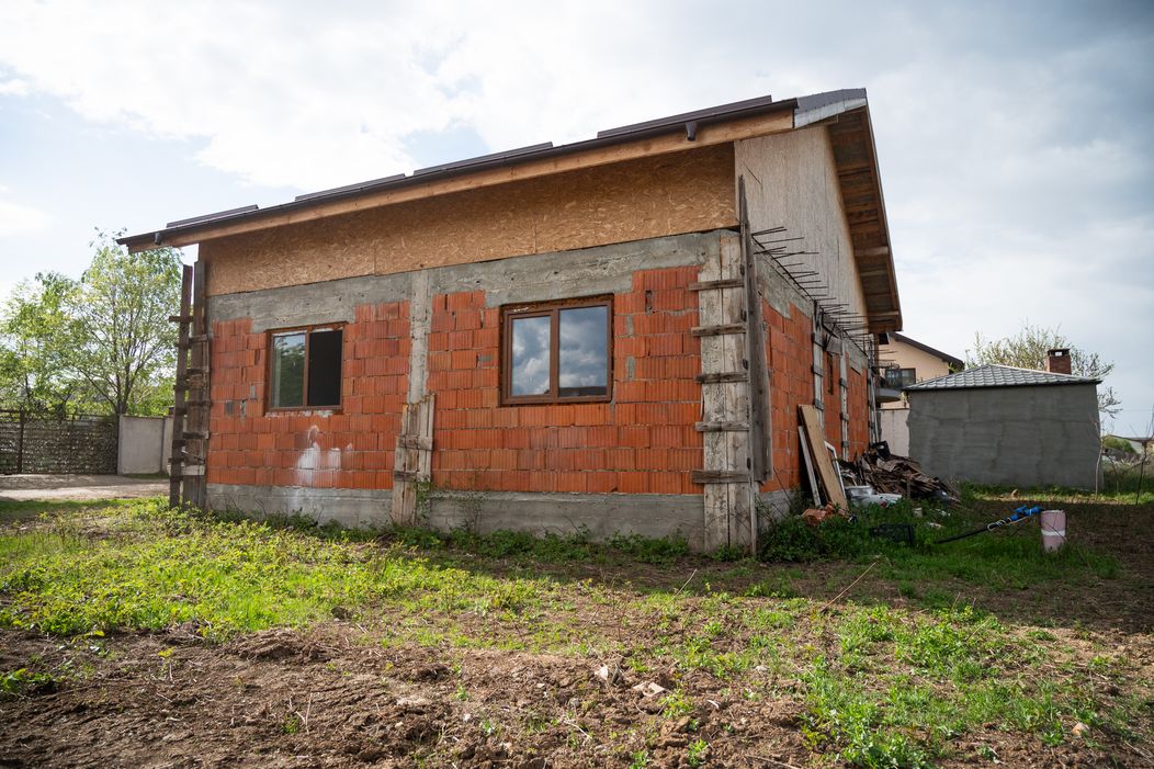 Echipa ajunge la casa începută de Titica, în Bragadiru. Arhitecții sesizează, deja, primele probleme. „Totul a pornit de la o sch (14)