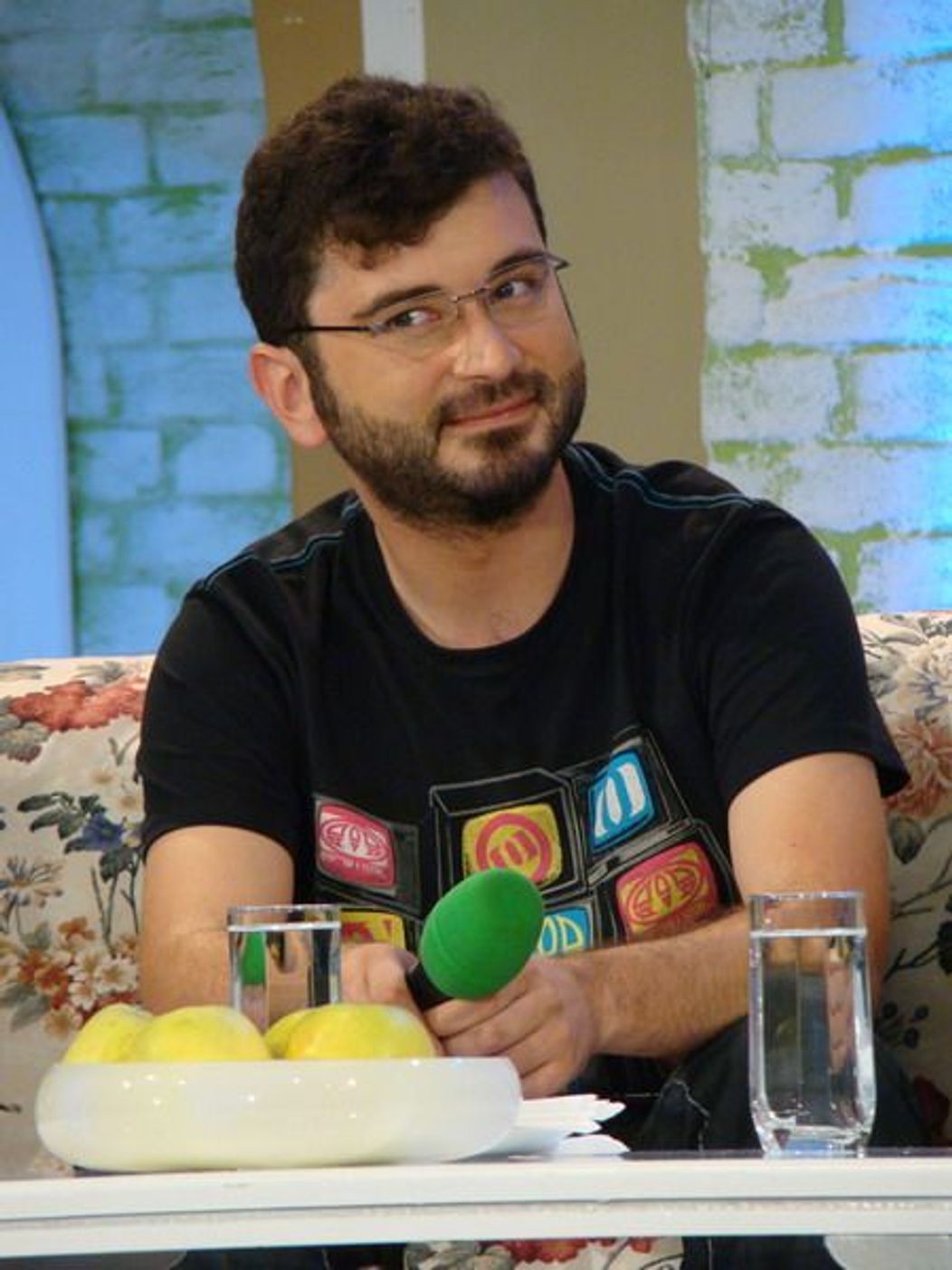 Voltaj