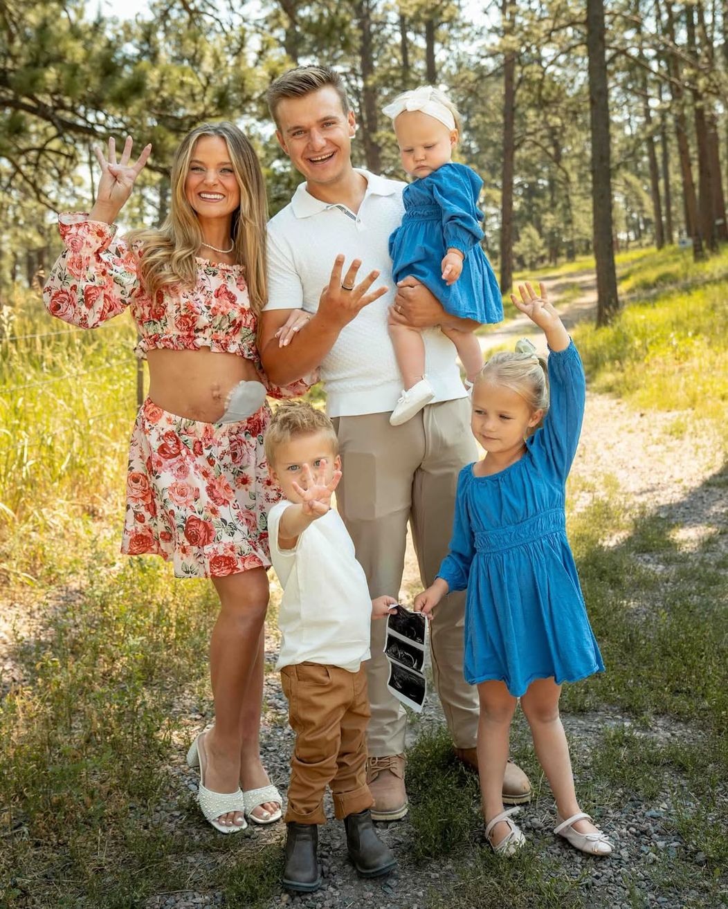 Baby #4 coming soon!!!🤭🤍#familyof6 #blessed #pregnant #pregnancy #surprise #family #cute #mome (1)