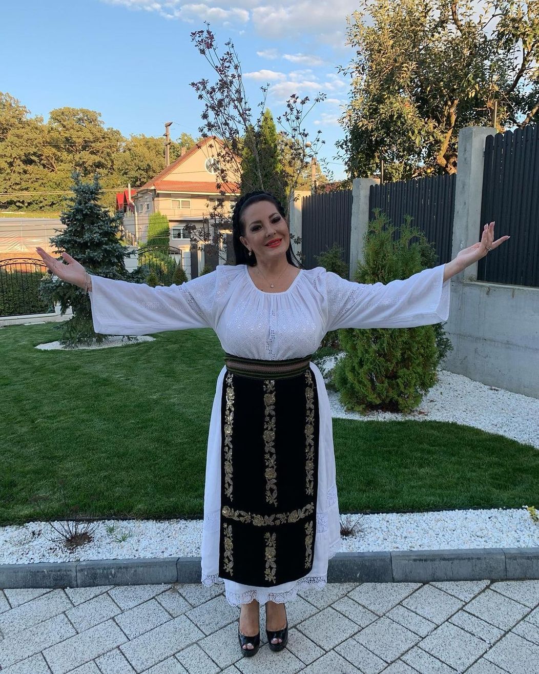 Angela Rusu, cantareata de muzica populara