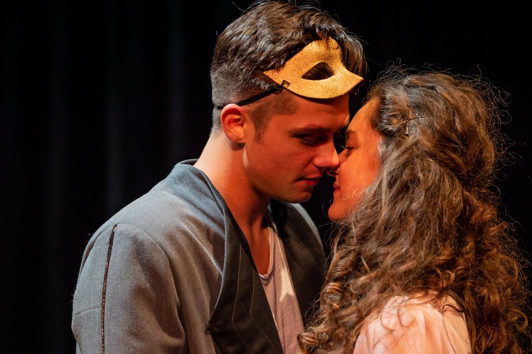 marian la teatru