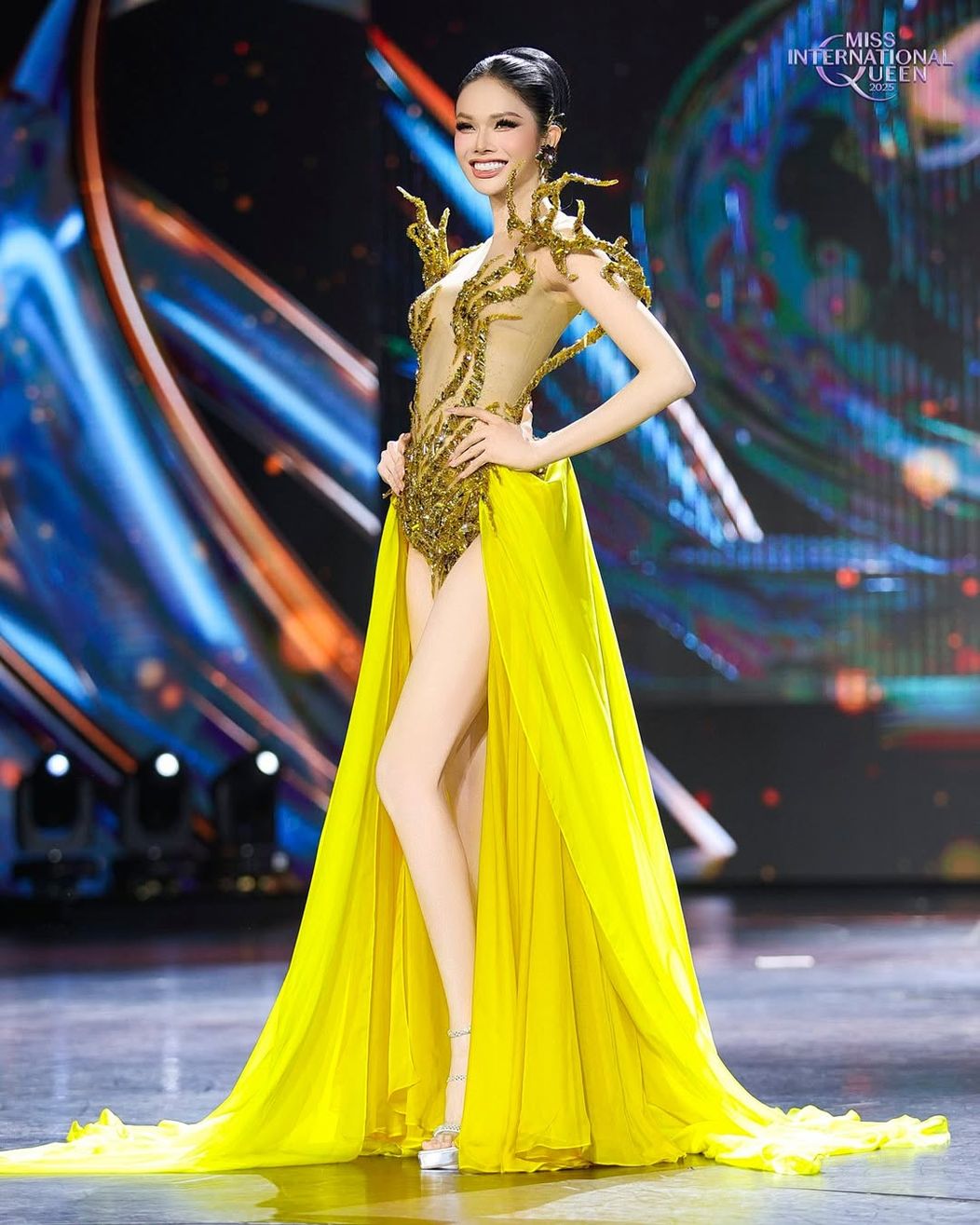 Great moments on stage, with a yellow evening dress ——————————#MissInternationalQueen2025 #MIQ20