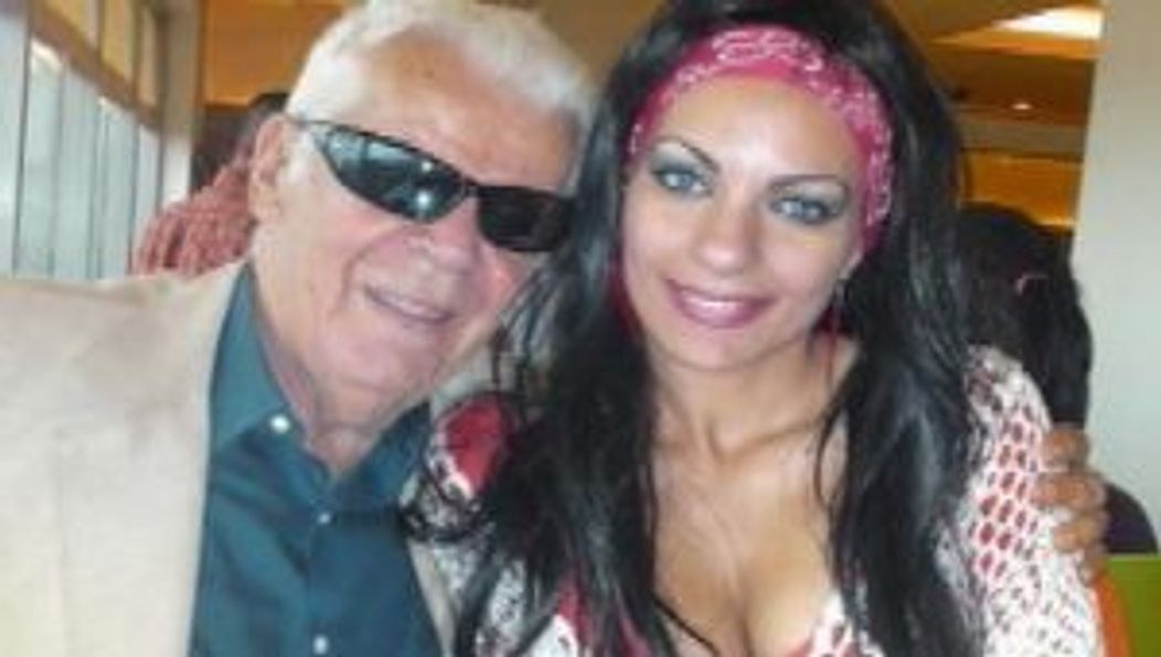  Roxana si John Modinos