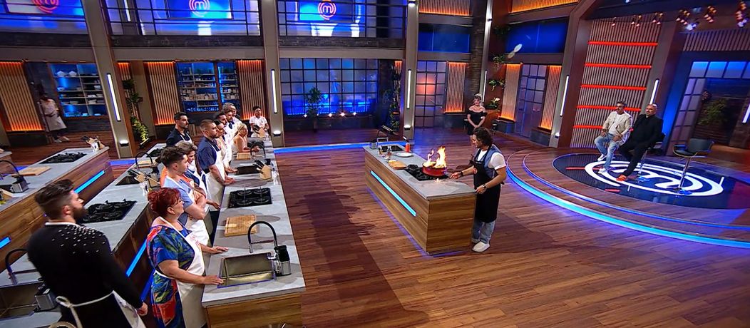 Chef Florin Dumitrescu face o demonstrație incendiară, în platoul MasterChef. Gătește, la foc deschis, o rețetă simplă, dar spectaculoasă wagyu și cunopidă arsă „Mi s-a părut ceva inedit” (3)