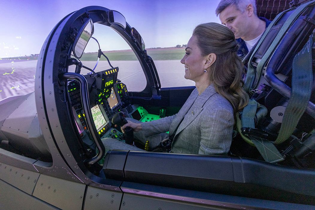 Kate Middleton într-un avion de luptă