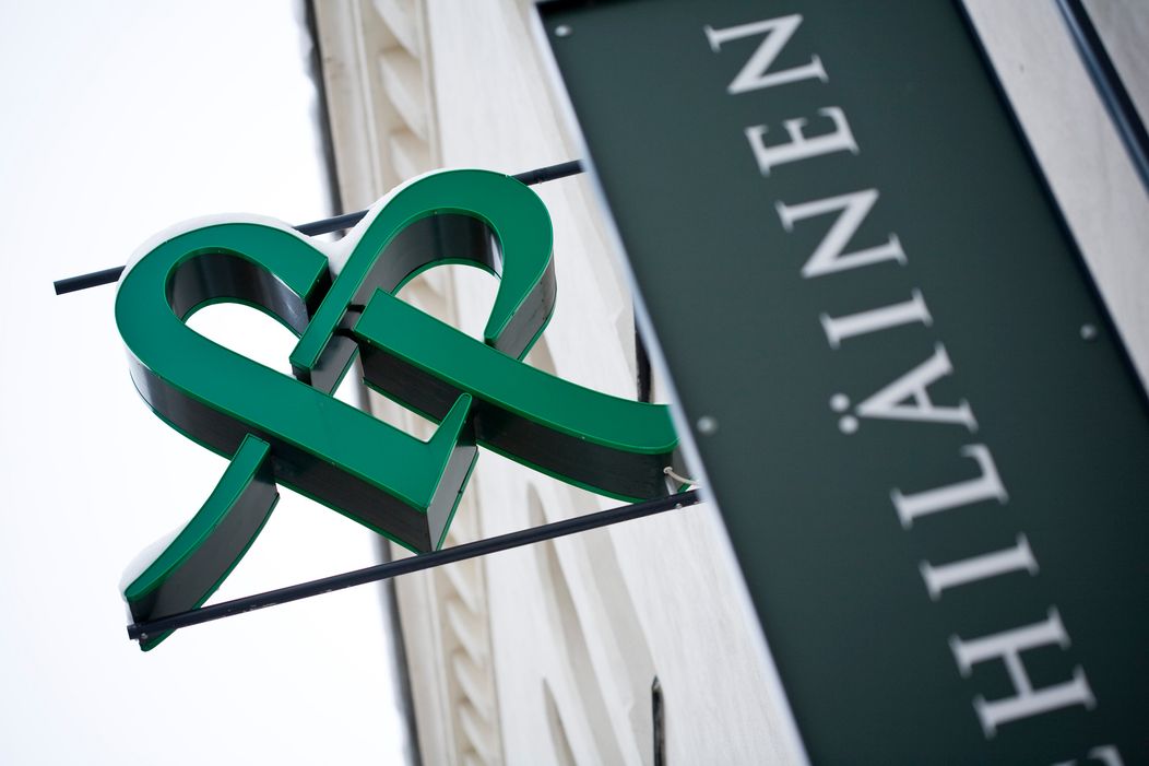 Mehiläinen logo outside the clinic