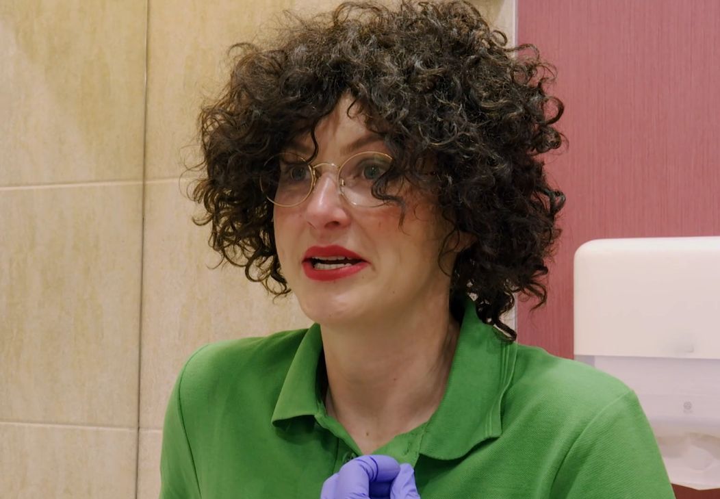 Livia Baba, fondatoarea companiei BLA Shine, începe să plângă la auzul poveștii angajatei sale