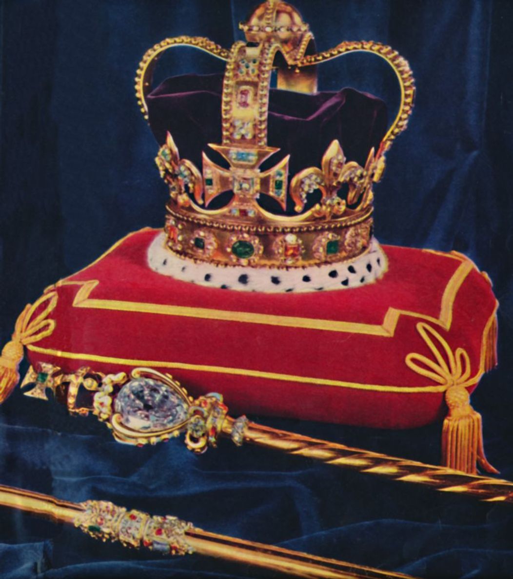 Coroana monarhilor britanici și sceptrul cu cel mai mare diamant din lume