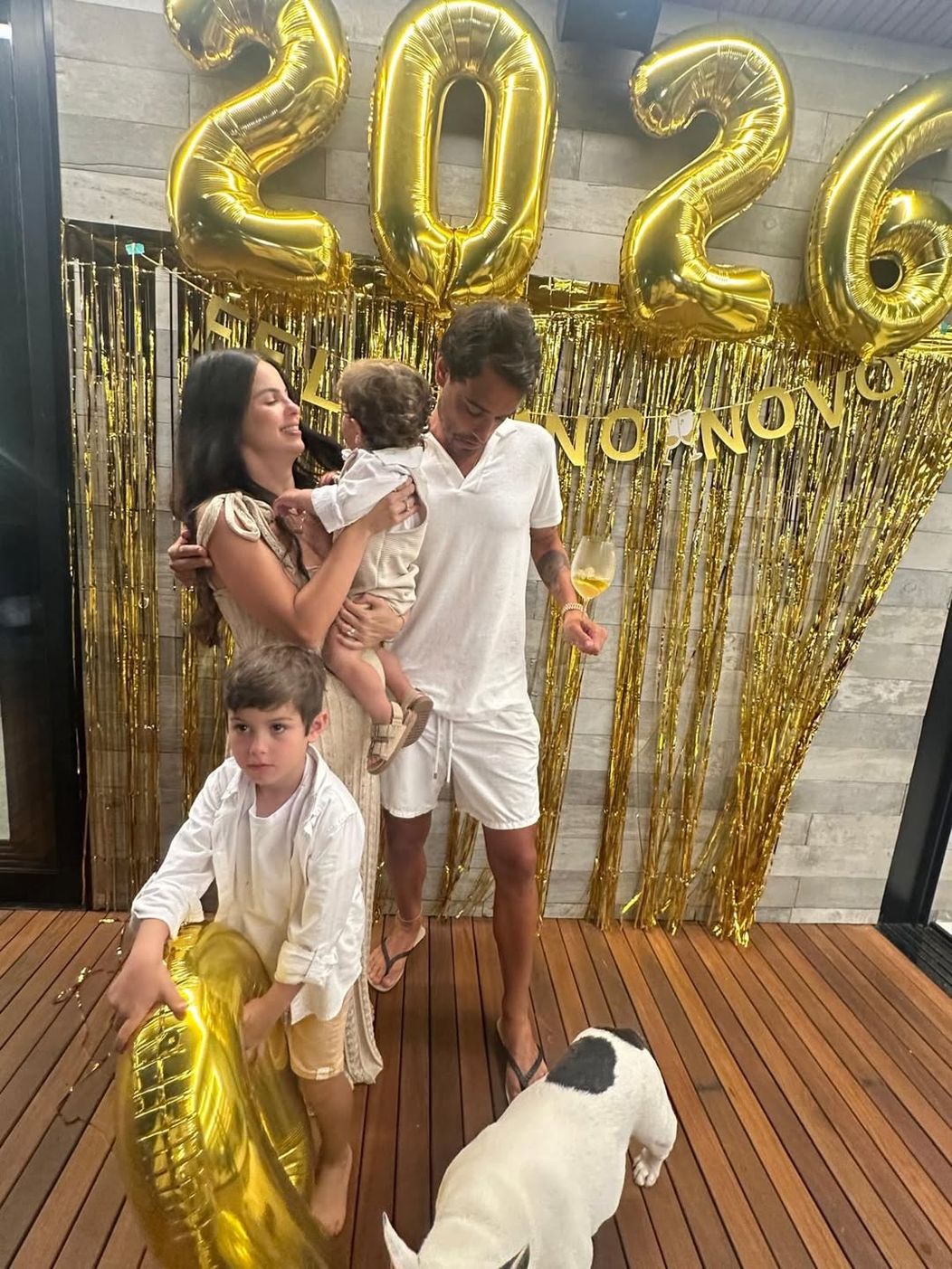 E assim começamos 2026…579 tentativas de uma foto em família e essas são as melhores que temos! (1)