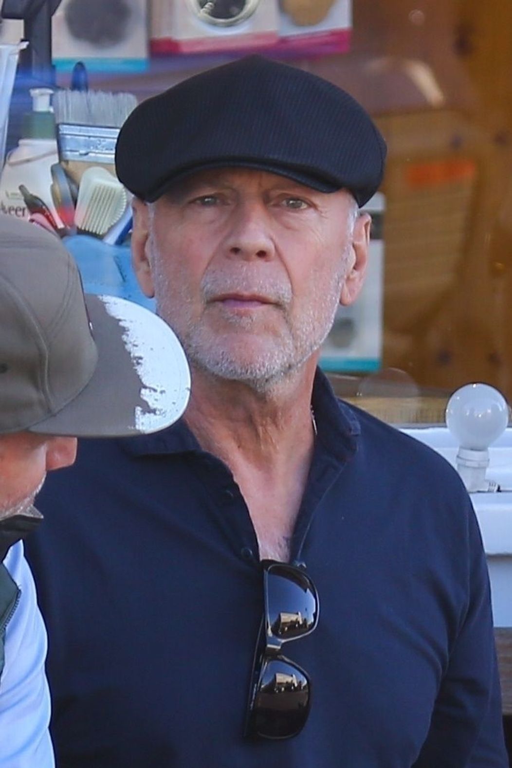 bruce-willis-exploatat-chiar-de-propria-echipa-stiau-ca-e-bolnav-dar-prezenta-lui-in-filme-era-profitabila_4