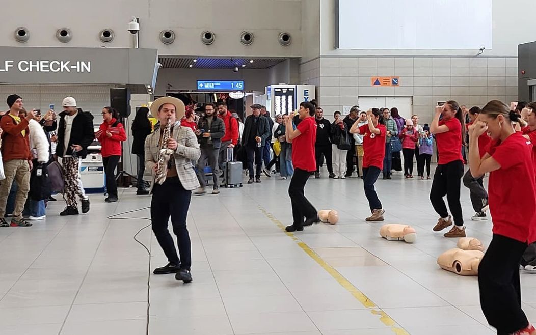 flashmob aeroport  (1) (1)