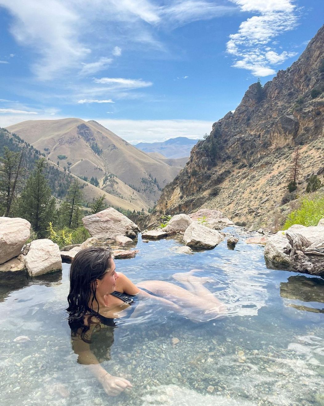 sotia lui Luke Grimes in montana