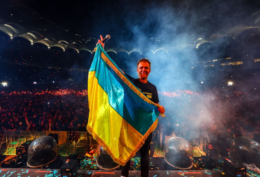 Armin van Buuren la concertul caritabil We Are One Arena Nationala