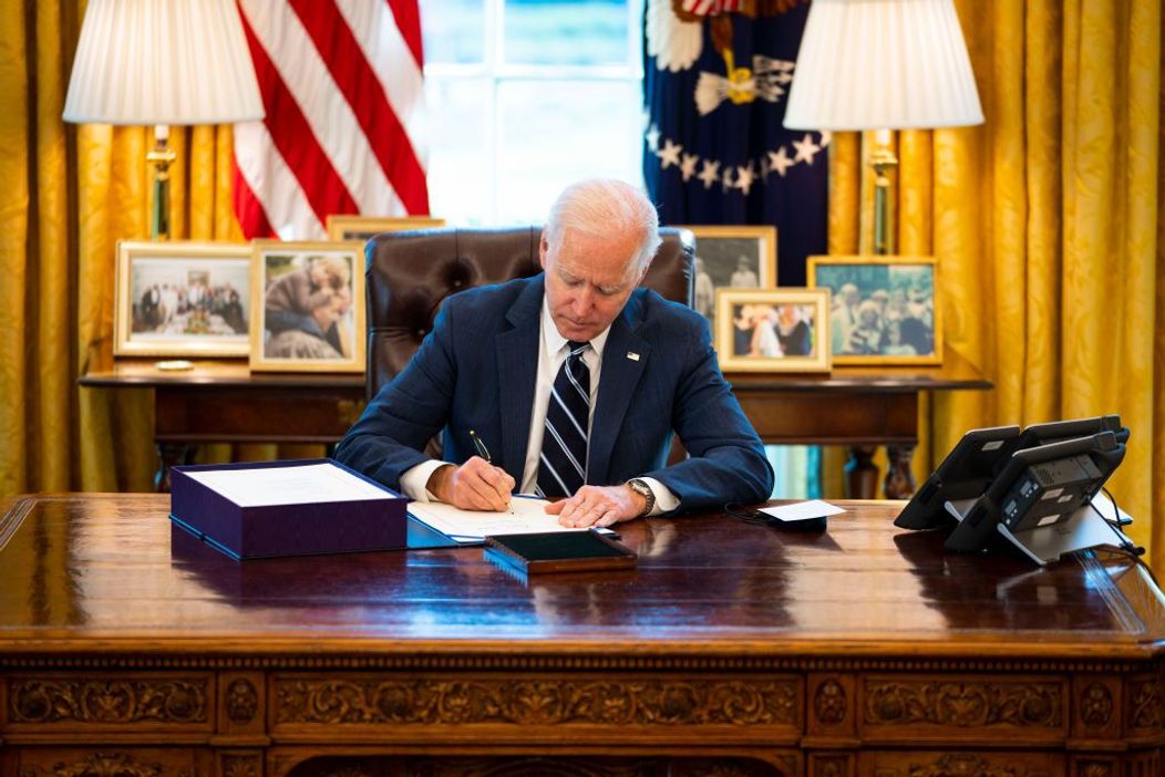 Stimulente financiare de 1,9 trilioane de dolari pentru americanii afectați de pandemie. Joe Biden, criticat de opoziție
