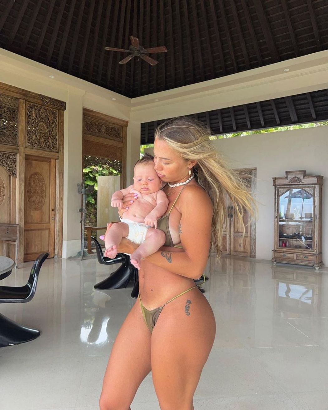 are-28-de-ani-3-copii-si-e-considerata-cea-mai-sexy-femeie-din-australia-cum-arata-tammy-hembrow-la-jumatate_15